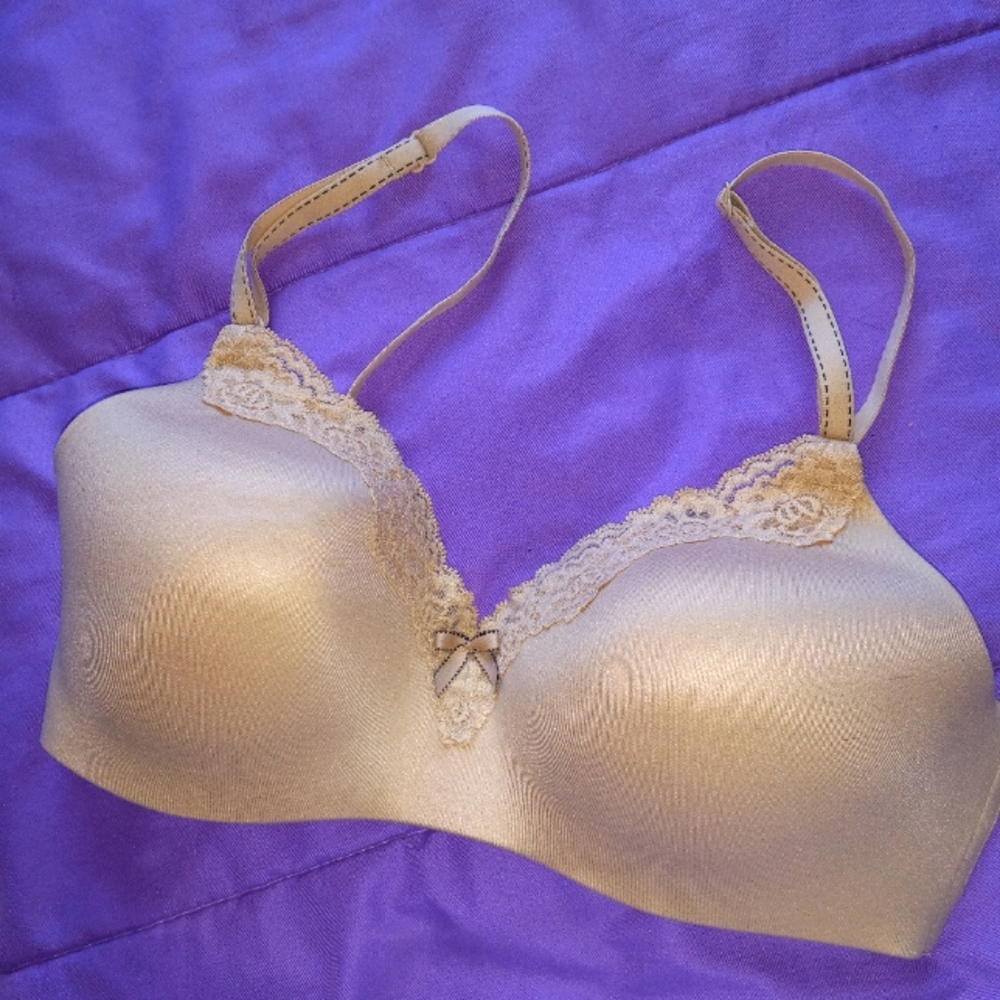 NEW Maidenform Bra, 34C
